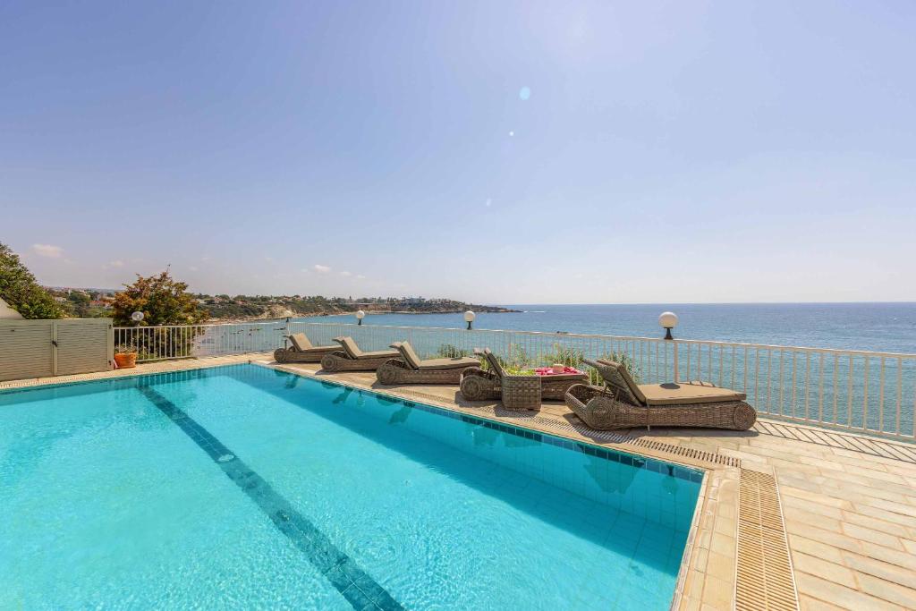 Katina_Beach_Villa_Coral_Bay_Cyprus-1c