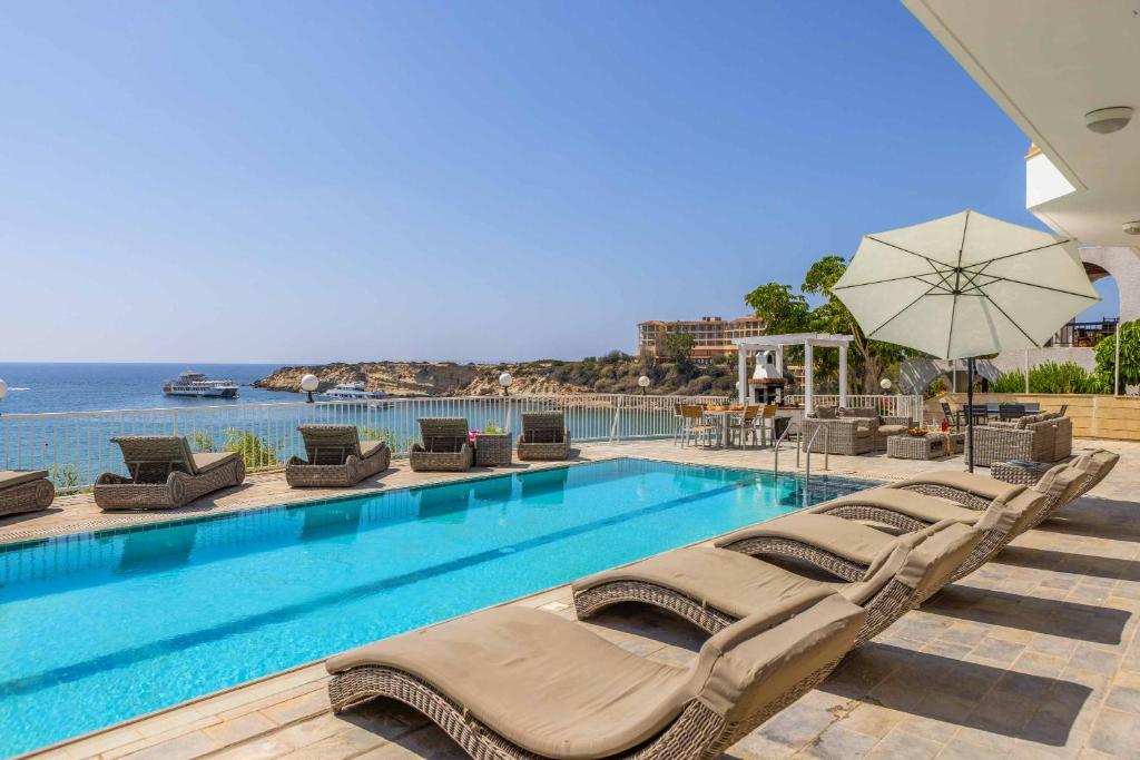 Katina_Beach_Villa_Coral_Bay_Cyprus-1g