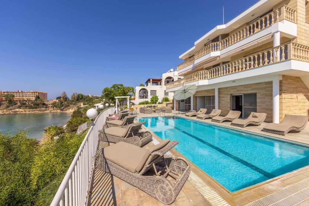 Katina_Beach_Villa_Coral_Bay_Cyprus-1i