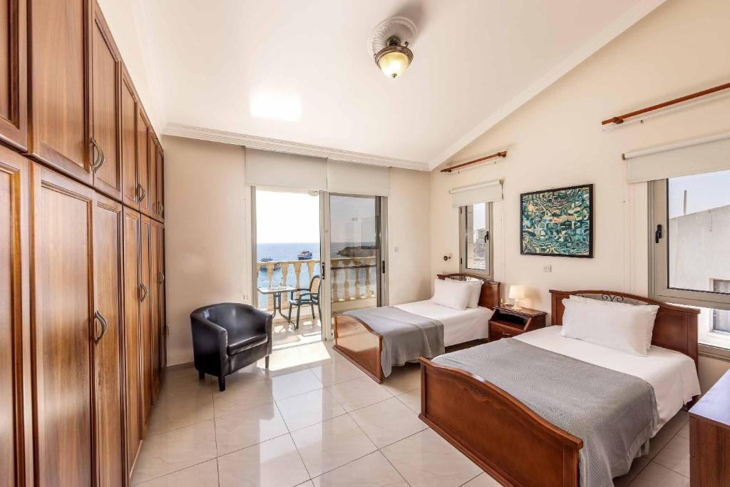 Katina_Beach_Villa_Coral_Bay_Cyprus-4a