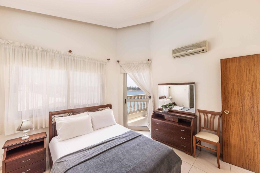 Katina_Beach_Villa_Coral_Bay_Cyprus-4g