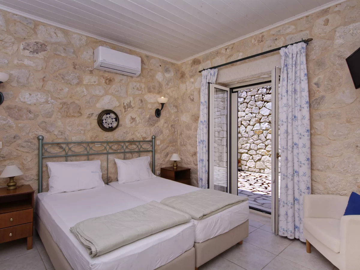 Thalassa_Limonari_2_Althea_Meganisi_Greece-4b