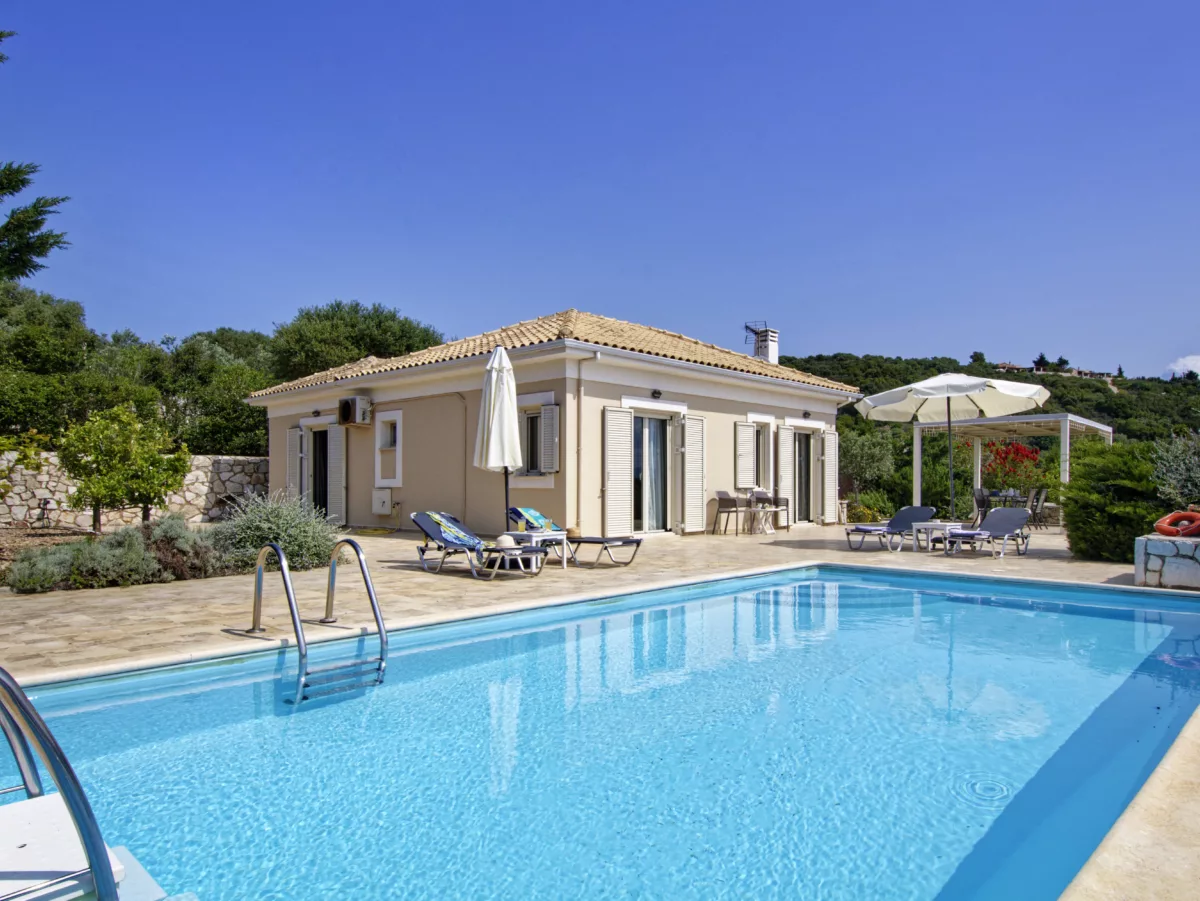 Thalassa_Limonari_2_Iris_Meganisi_Greece-1A