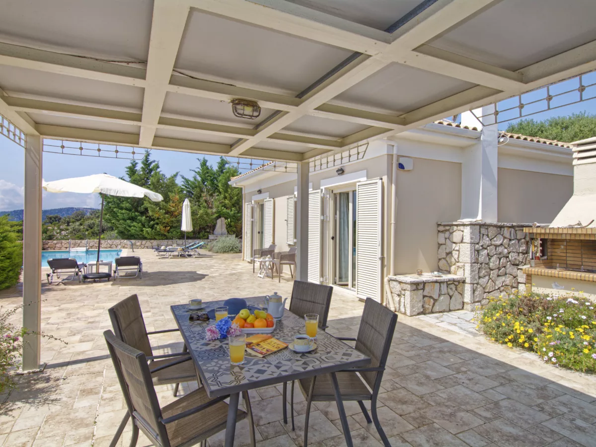 Thalassa_Limonari_2_Iris_Meganisi_Greece-2B