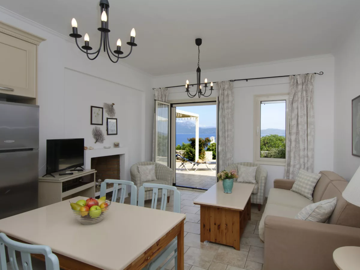 Thalassa_Limonari_2_Iris_Meganisi_Greece-3a