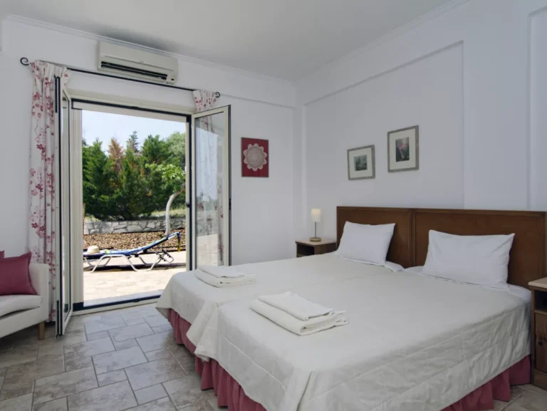 Thalassa_Limonari_2_Iris_Meganisi_Greece-4b