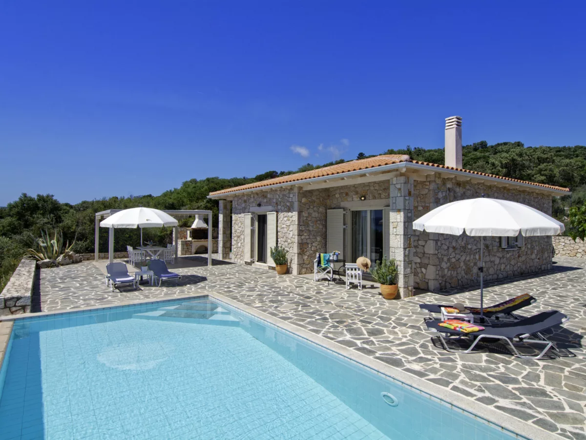 Thalassa_Limonari_2_Peonia_Meganisi_Greece-1b