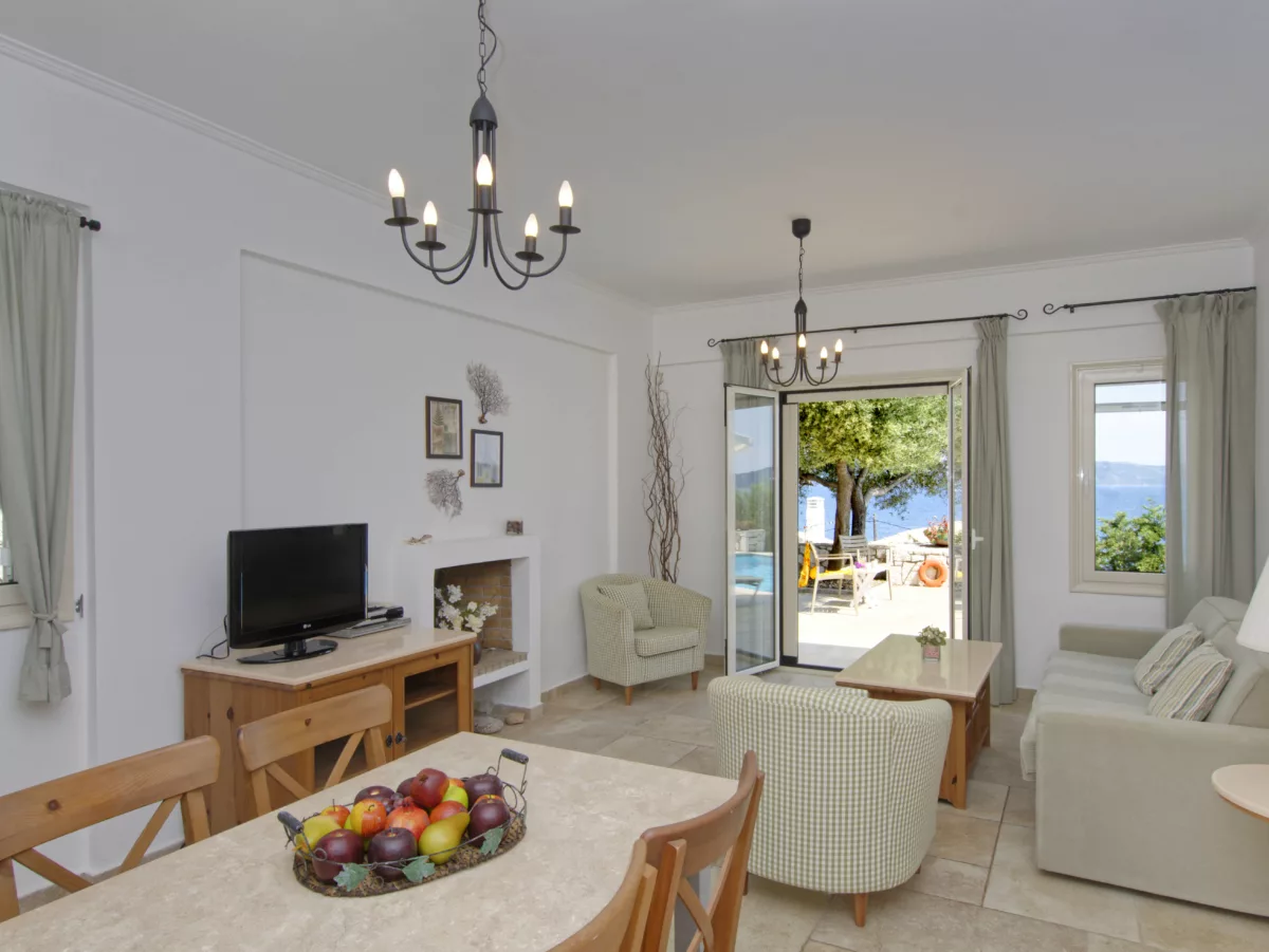 Thalassa_Limonari_2_Spartina_Meganisi_Greece-3c