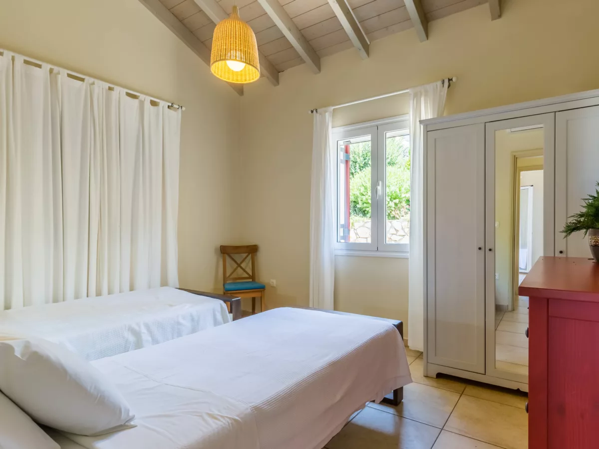 nona_niki_kefalonia_greece_5v