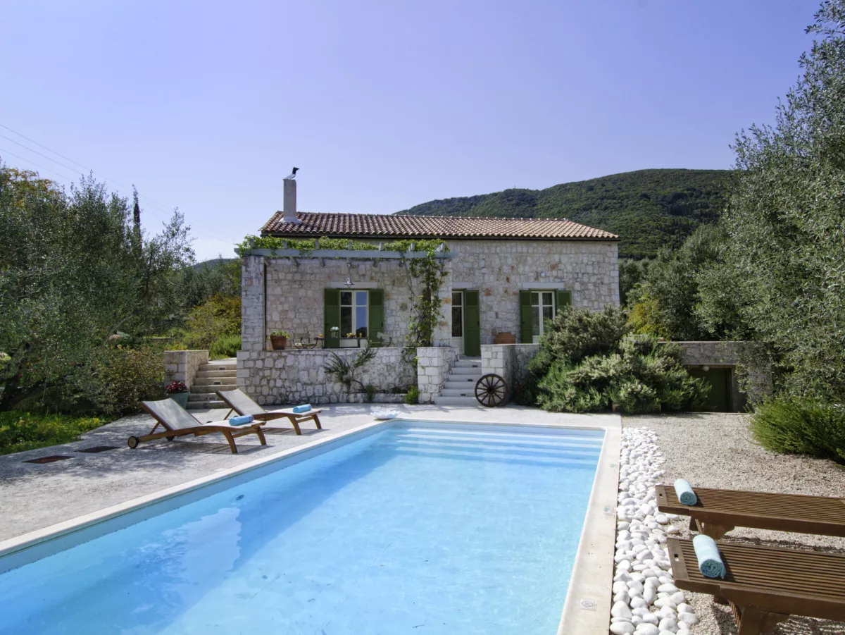 villa_green_ithaca_greece_1k